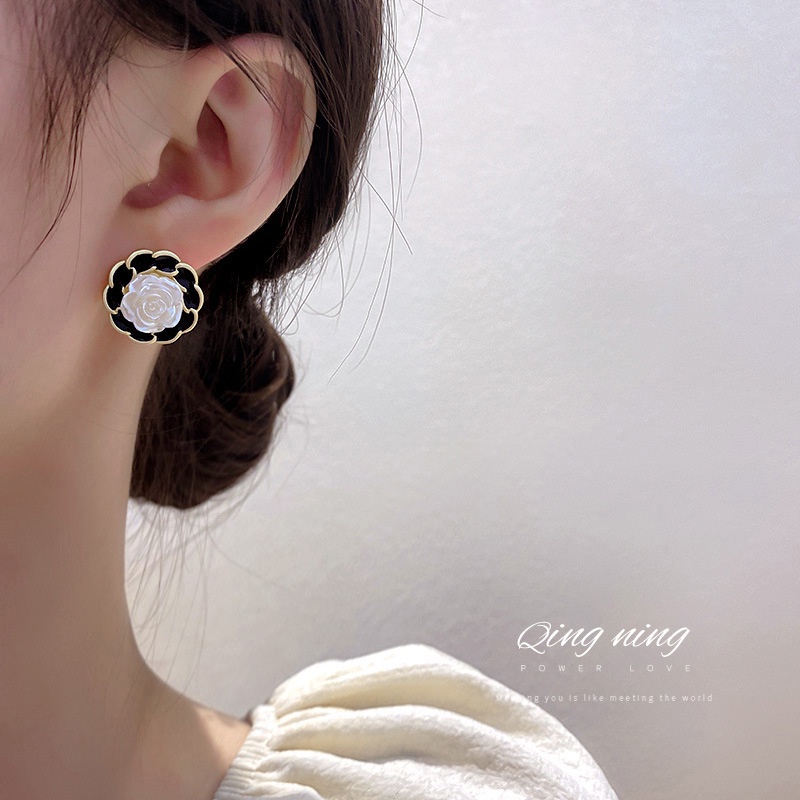 Anting Tusuk Motif Bunga Camellia Simple Elegan Ala Korea Untuk Wanita