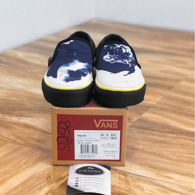 Vans Classic Slip On x National Geographic