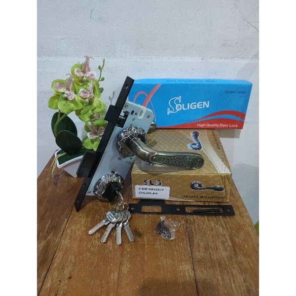 Handle pintu model antik merk Soligen tipe 5077 AB