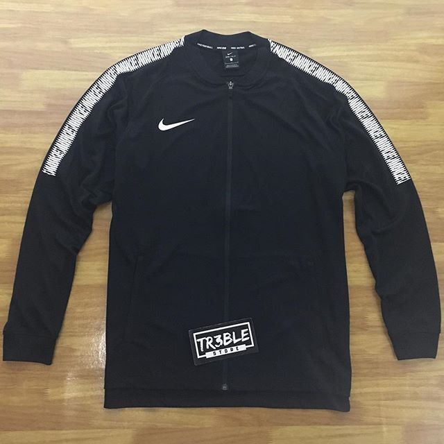 jaket training nike