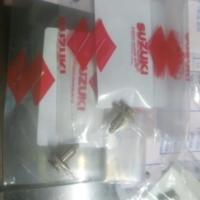 RUSN klip kancing console box mobil ertiga