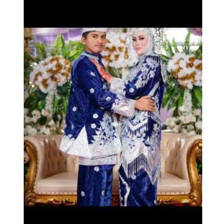 baju sepasang adat pengantin Minang Padang bludru