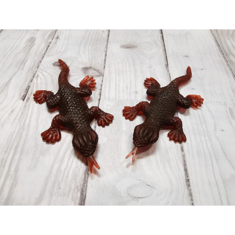 mainan jahil cicak palsu prank toy cecak reptil hewan karet 4d1w