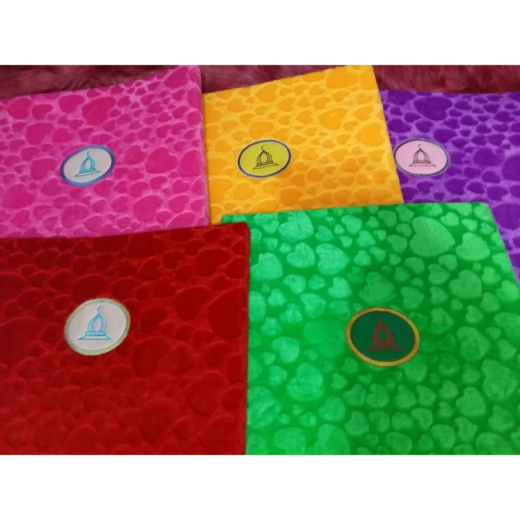 SAJADAH BULU || SAJADAH BUSA || SAJADAH RASFUR MOTIF LOVE INCLUDE TAS MIKA