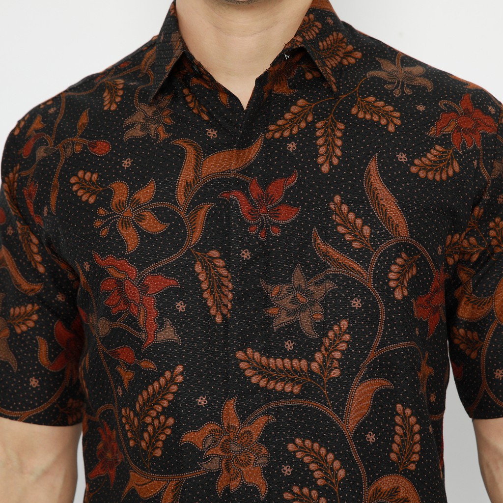 KEMEJA BATIK PRIA Lengan Pendek Motif Kembang Warna Hitam Ireng Black Orange 722613 Cap 72 - Baju Kemeja Atasan Pakaian Setelan Batik Pria Cowok Laki Laki Remaja Keluarga Kantor Lengan Pendek Modern Slimfit Slim Fit Premium Kekinian