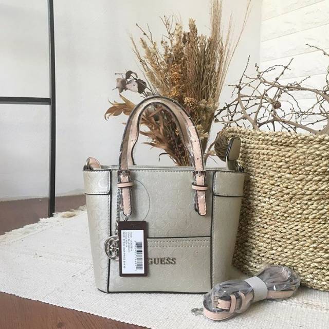 12.12 SALE | GUESSS delaney hologram mini tote bag