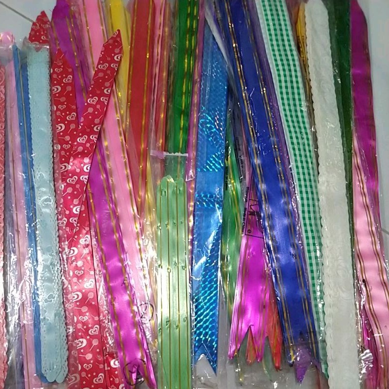 

Ecer Harga Grosir Pita Tarik /pita serut kado/parcel warna random