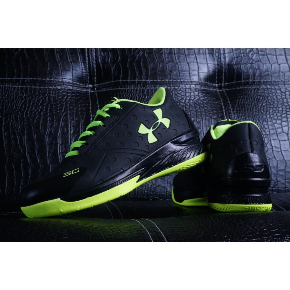 SEPATU SPORT UNDER ARMOUR HITAM HIJAU