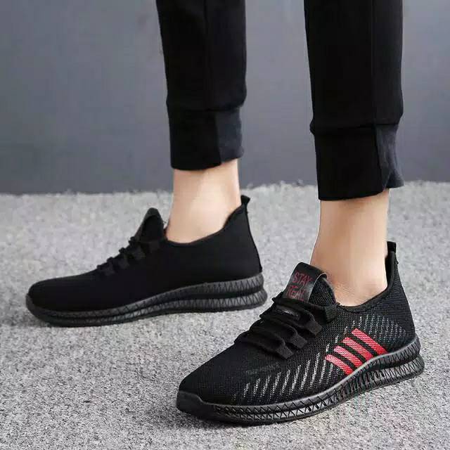Sepatu sneaker pria kekinian