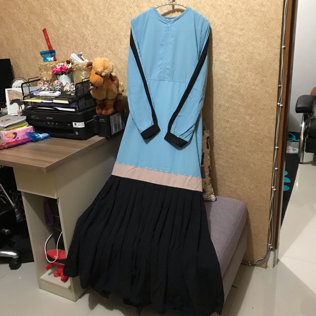 Preloved Sporty Branded Busui Gamis Syari Motif Polos Salur Garis Dress Mutiara Duyung Rampel Biru