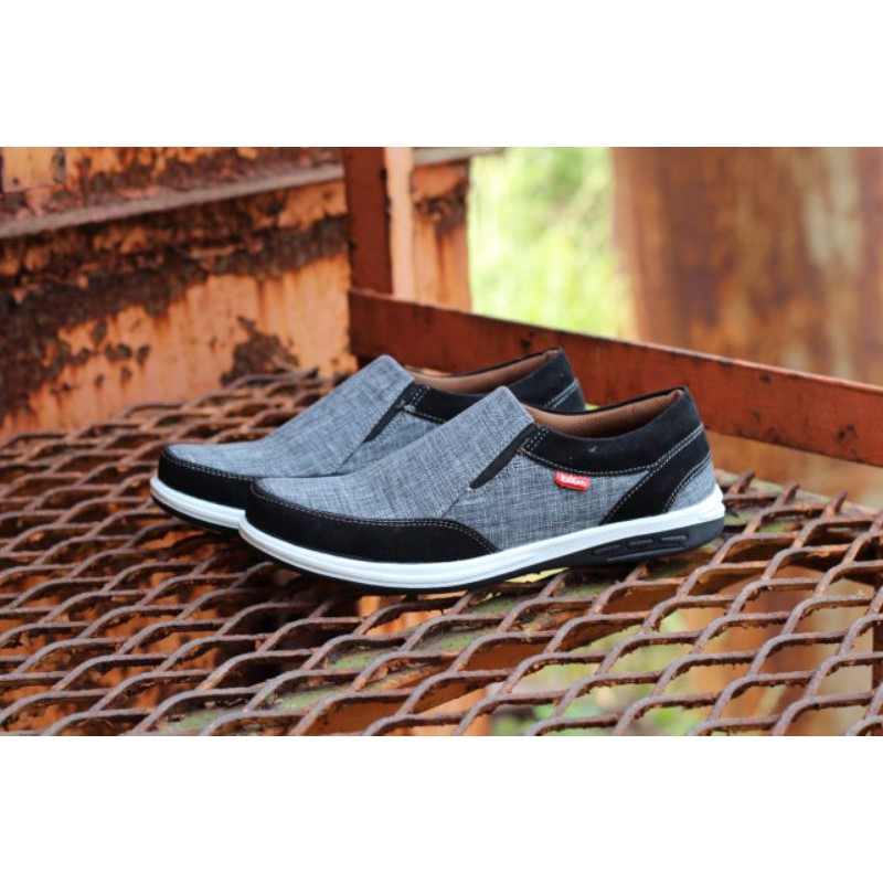 SEPATU CASUAL COWOK -SEPATU SLIP ONE - SEPATU SANTAI KANTOR.-Hitam