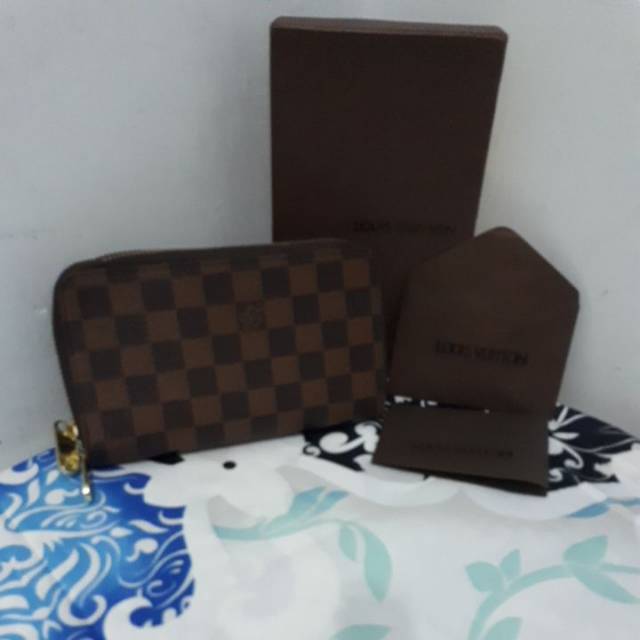 Dompet LV