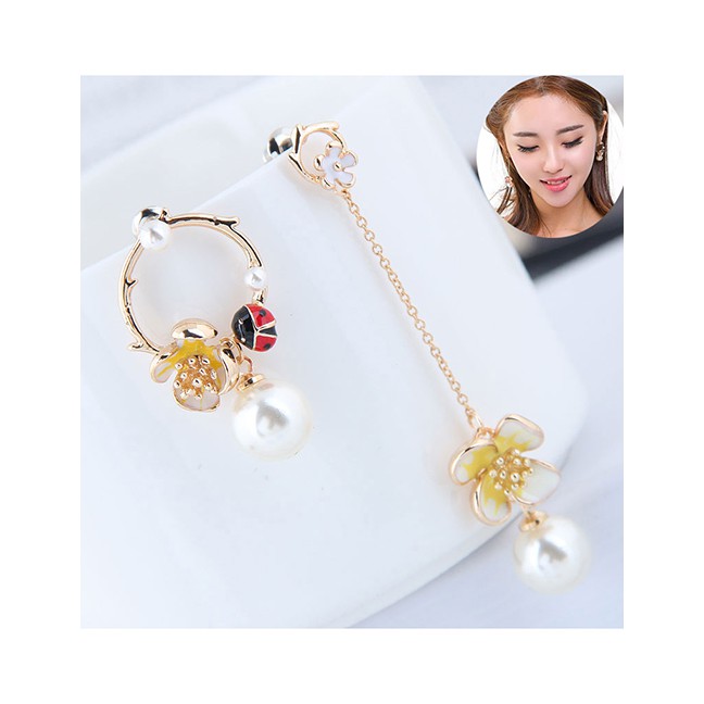 LRC Anting Tusuk Fashion Ladybug Flower Pearl A Couple Of Asymmetrical Earrings A5773X