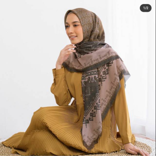 Ruwa scarf heaven lights