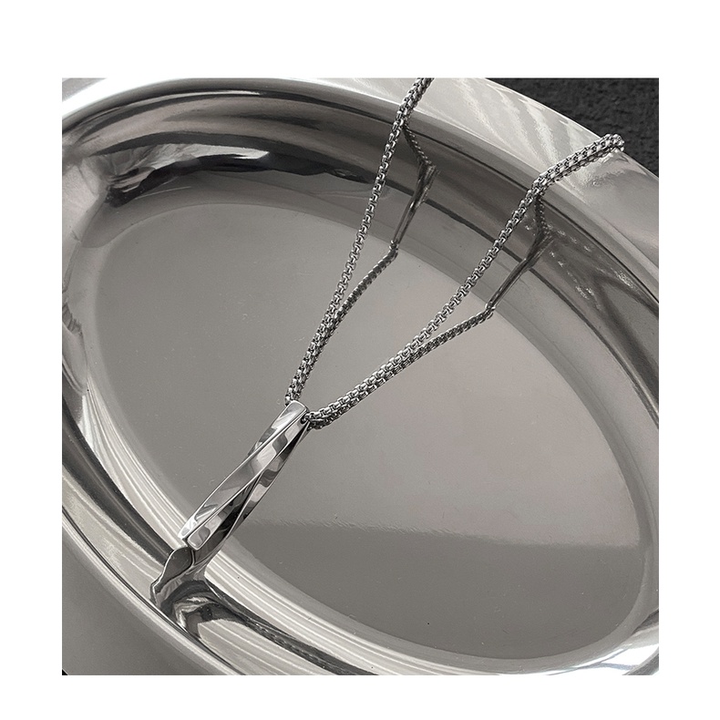 Twisted Long Pendant Necklace Accessories Personality Street Hip Hop Clavicle Chain