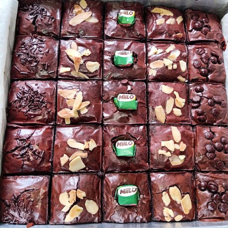 

BROWNIS SEKAT ANEKA TOPING