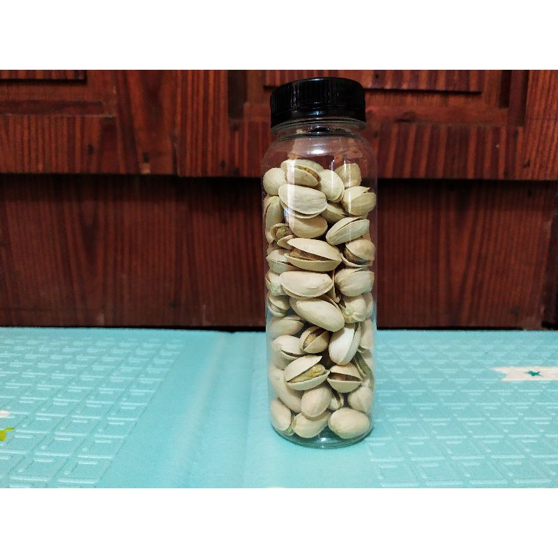 

Kacang Pistachio kemasan botol