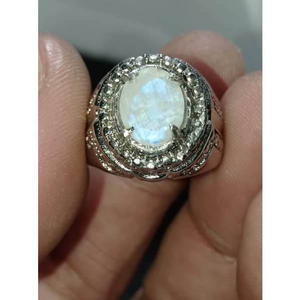 natural moonstone cutting