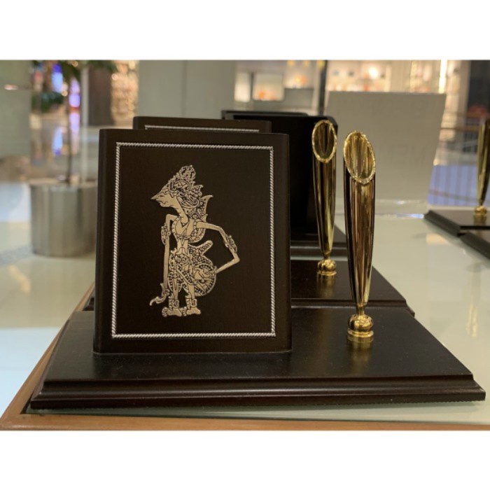 

Terlaris Pen Stand Atau Desk Set ( Tempat Pena Meja Kantor ) Trendi