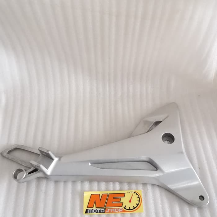 Breket Dudukan Step Belakang Kanan Supra X 125 AHM 50715KPH700