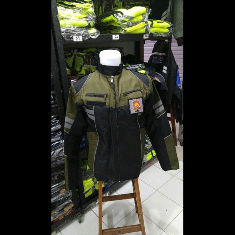 Jaket bahan taslan