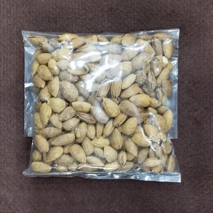 

Kacang Almond Mentah