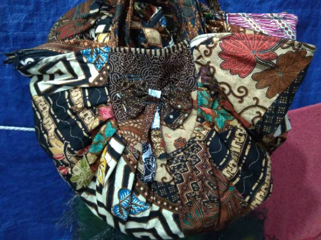 (BISA COD) TAS BATIK PERCA MODEL PLISKET SETENGAH LINGKARAN BENTUK BUNGA 38 x 35 cm HAND BAG WANITA