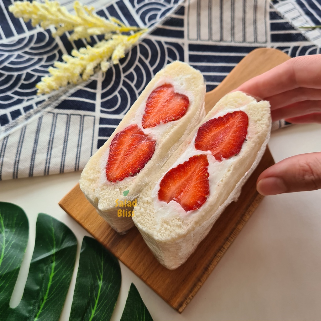 

Saladbliss Sandwich Buah Stroberi (Strawberry Sando)