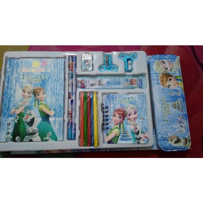 

PROMO 1 Set Perlengkapan Frozen / Alat tulis Karakter Frozen / Sekolah/PULPEN GEL/PULPEN LUCU/PULPEN 1 PACK/PENSIL WARNA/PENSIL 2B/PENGHAPUS JOYKO/PENGHAPUS LUCU/RAUTAN PENSIL PUTAR/RAUTAN ELEKTRIK/SPIDOL WARNA/SPIDOL PERMANEN/SPIDOL WHITEBOARD/CORRECTION