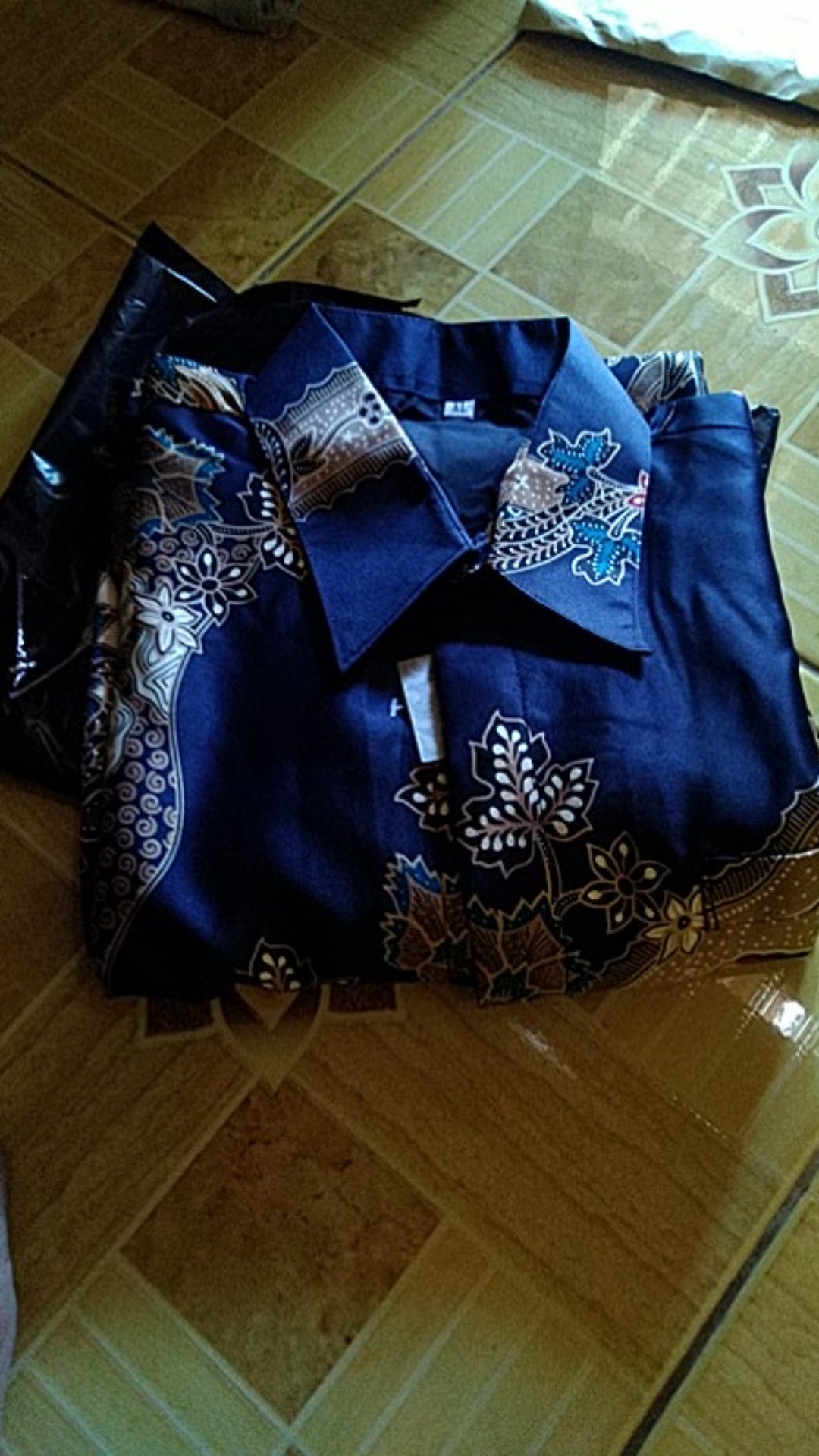 Kemeja Batik Pria Semi Sutra Lengan Panjang 100% Tidak Luntur Pake Furing Istimewa