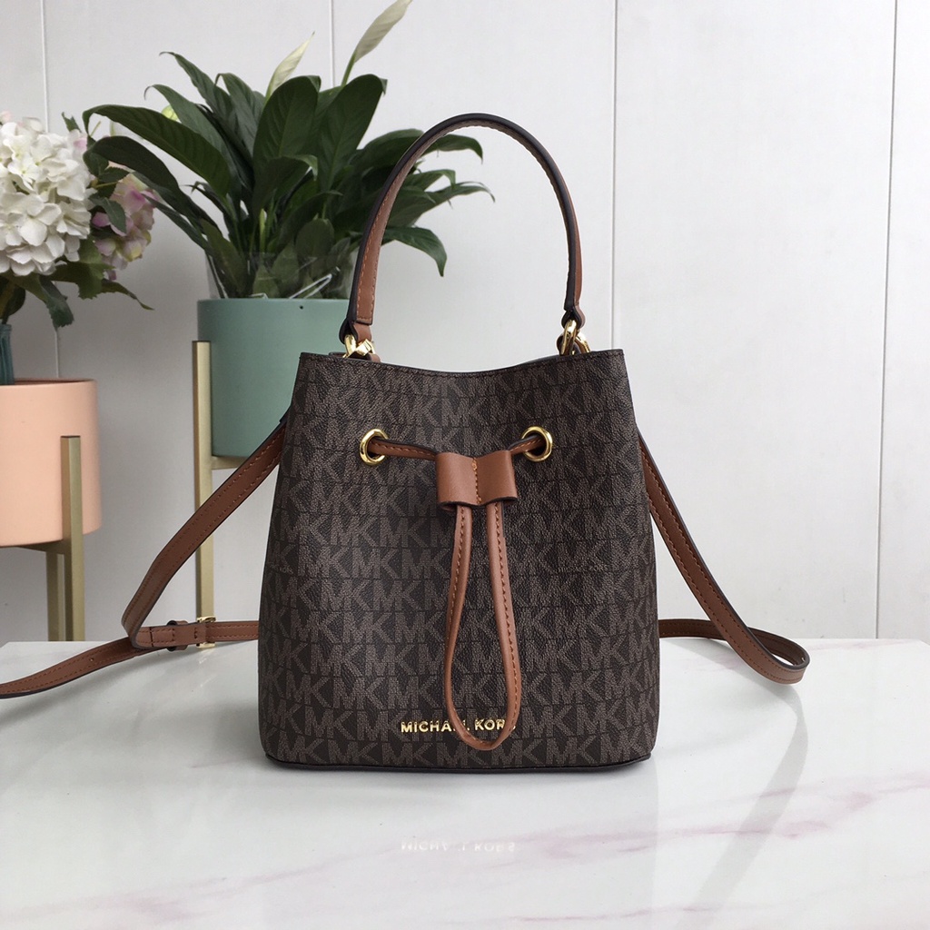 Michael Kors Women Suri Small Leather Bucket