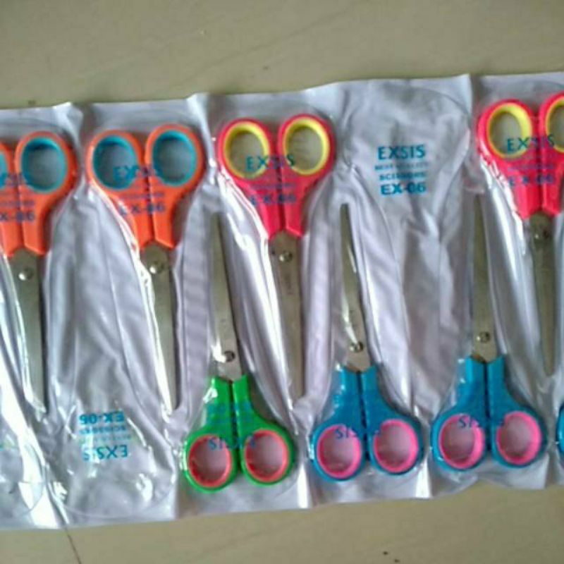 

Gunting bagus 2 warna gagang