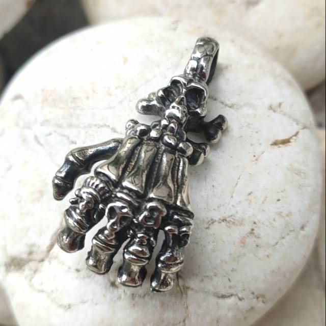 LIONTIN TITANIUM CAKAR TENGKORAK ANTI KARAT WANITA/PRIA