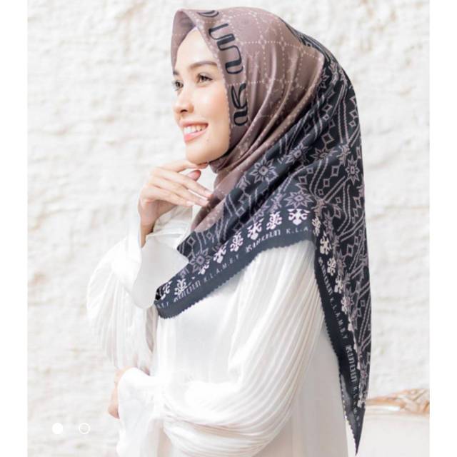 Kanaka scarf  wearing klamby  BROMO