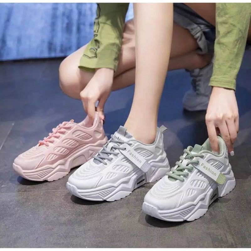 LUXUS Momo Sepatu Sneakers Import Fashion Wanita Korea - Lx2012