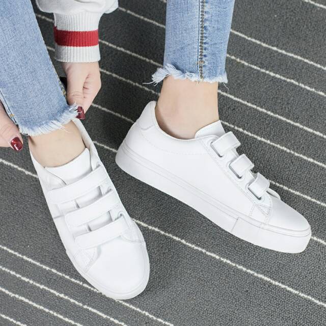 Sepatu kets putih perekat std 29-1