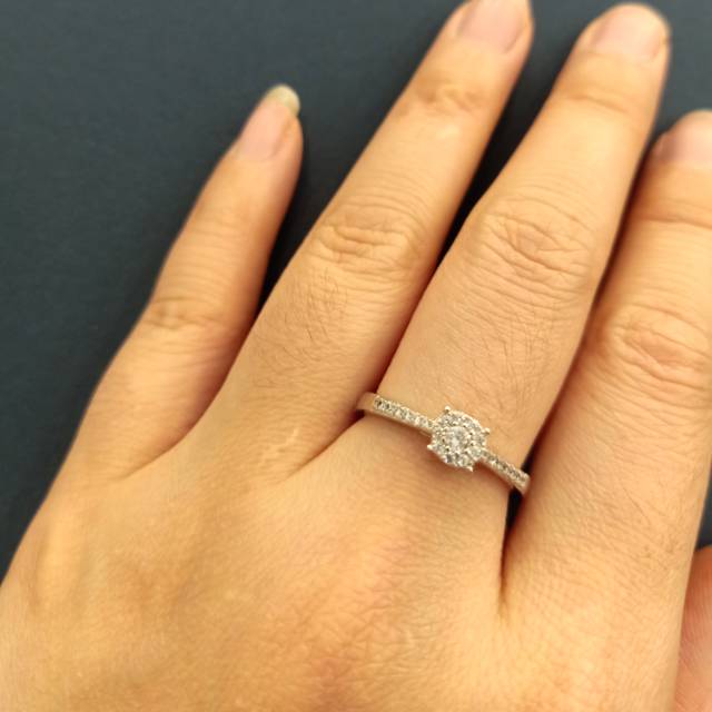 Cincin zircon wynn 8637
