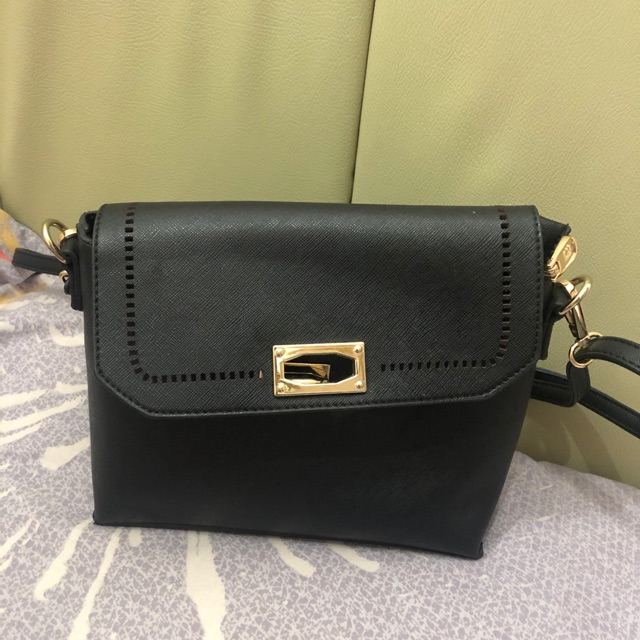 Preloved tas hitam elizabeth