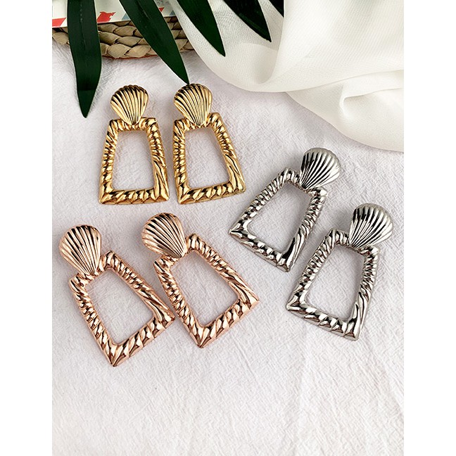 LRC Anting Tusuk Fashion Alloy Diamond Earrings F62184