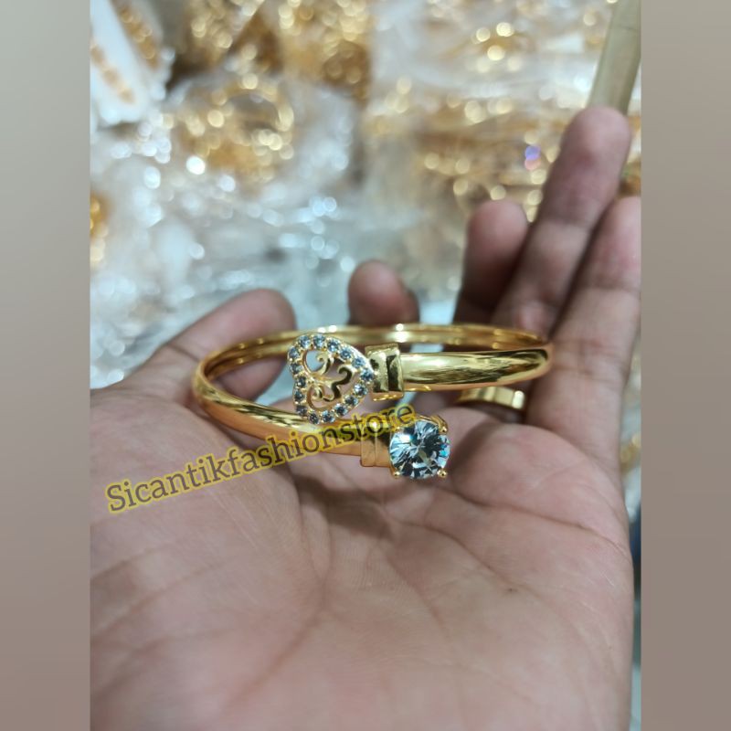 Gelang Titanium Wanita Dewasa Terlaris anti Karat tidak luntur Fashion Wanita Gelang Gold Wanita