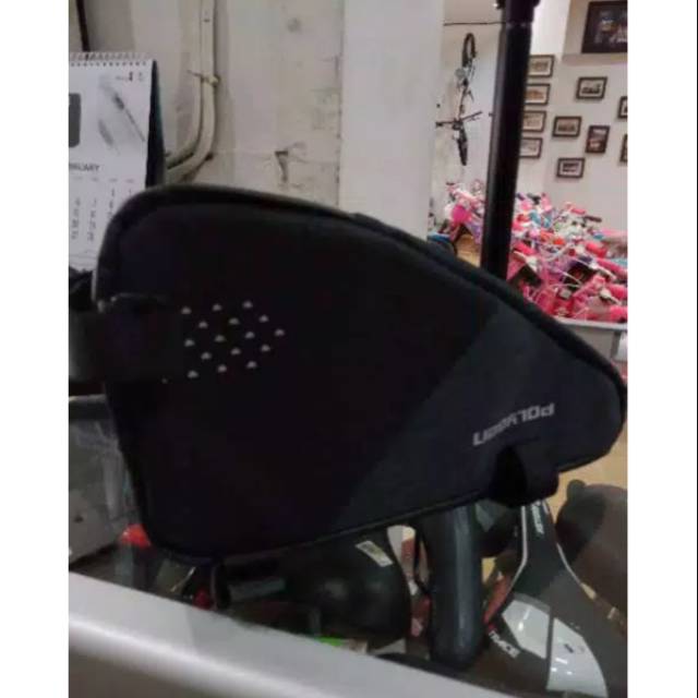 Tas segitiga POLYGON anti air