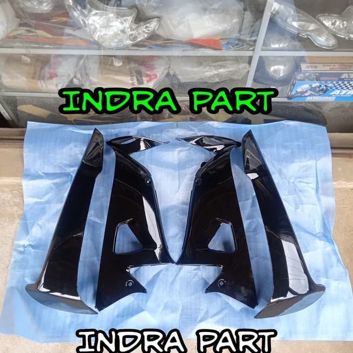sayap body depan motor supra fit new warna hitam .
