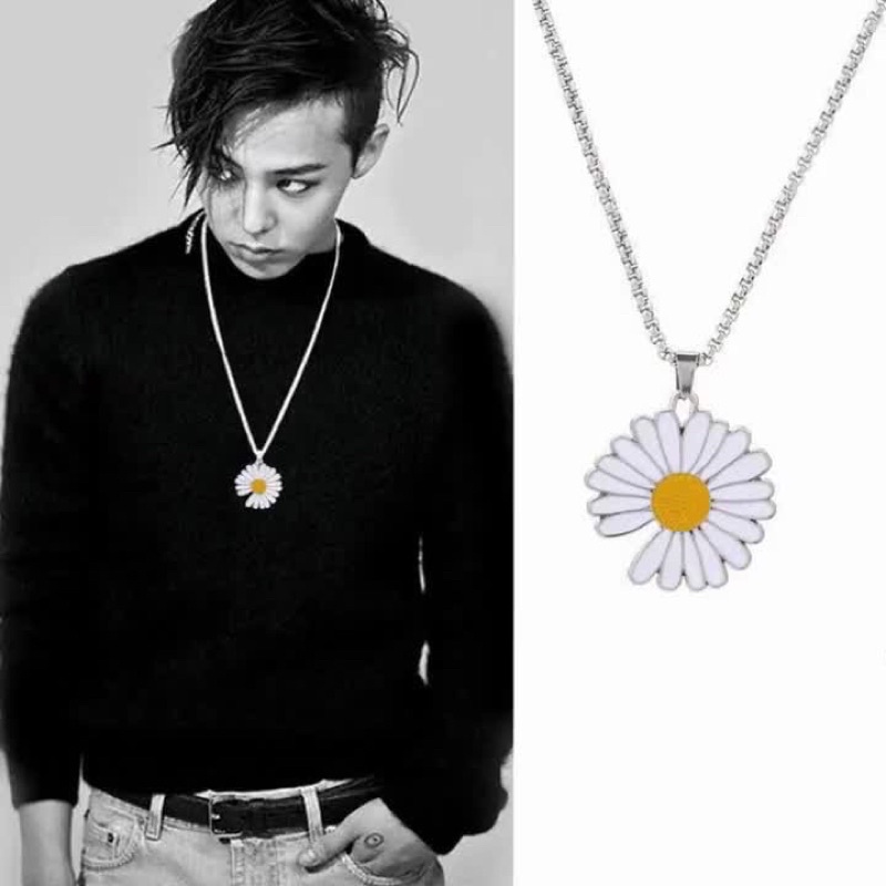 Kalung Rantai dengan Liontin Bunga Daisy Matahari Kecil Bahan Alloy untuk Wanita