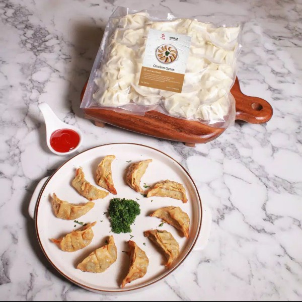 

CHICKEN GYOZA ( ISI 28 PCS - FROZEN )