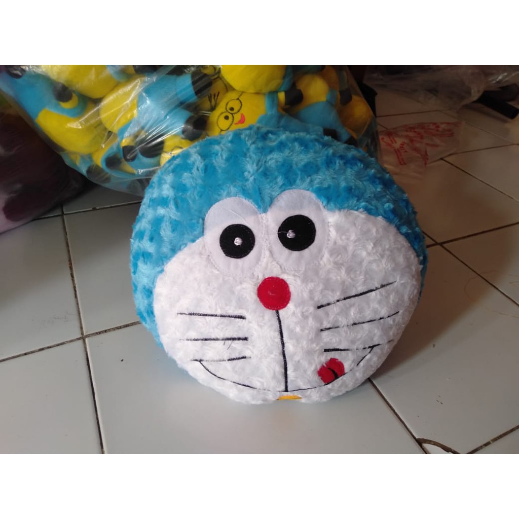 Bantal Kepala Karakter Doraemon