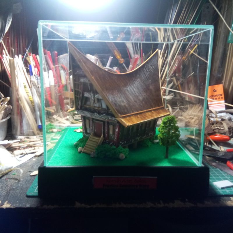 Miniatur Rumah Adat Batak Toba