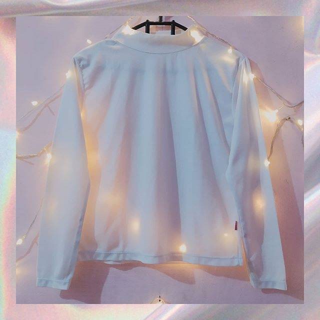 Preloved Baju Kaos - Manset Putih (100% original butik muslimah)