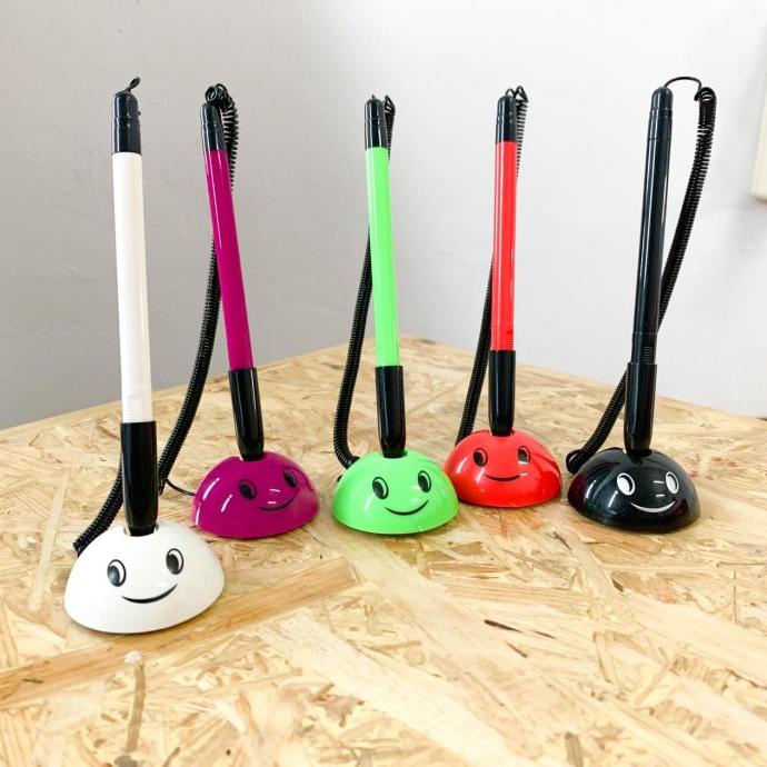 

pen stand / pen desk / pena bolpen gel tali tempel meja emoji HITAM