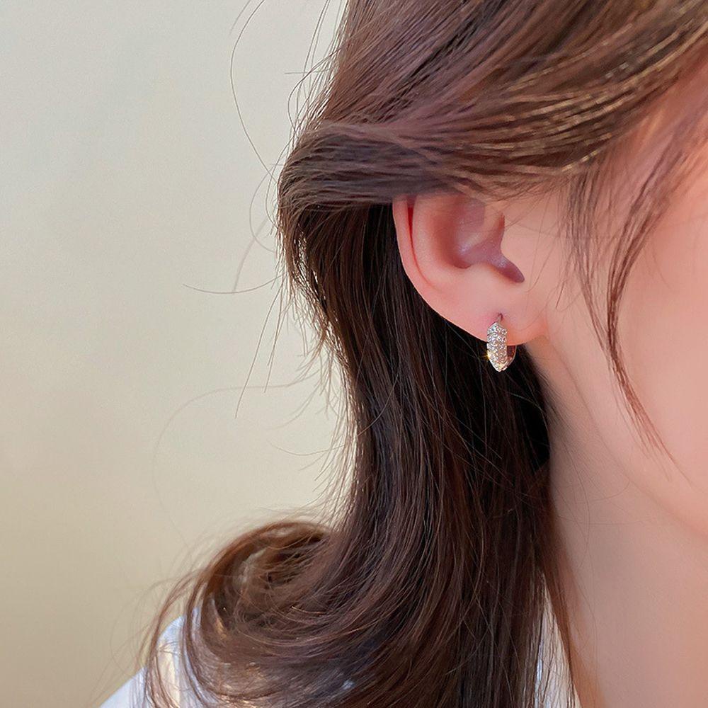 Mxbeauty Anting Hoop Kristal Kepribadian Harian Pesta Desain Fashion Warna Solid Berlian Imitasi Korea Ear Buckle