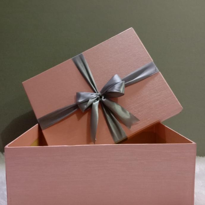 

[COD] Kotak Hadiah / Kotak kado / Kotak Box / 26x20x7 cm / Berpita [COD]